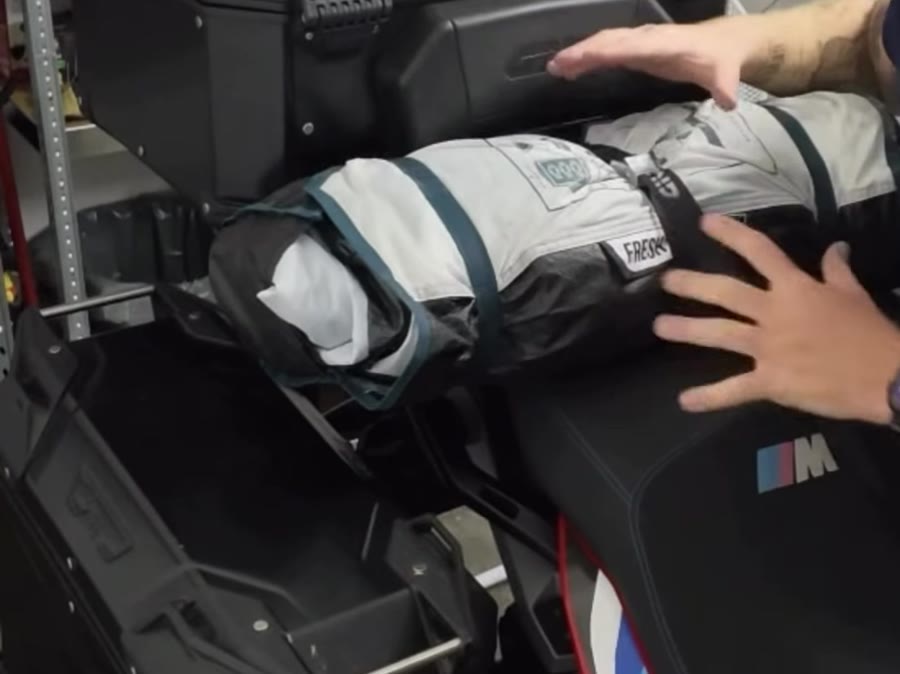 La tenda sulla sella posteriore, con il sottotenda già dentro.