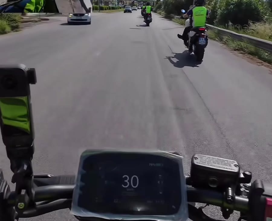 Giri la manopola e la spinta arriva subito: niente da aspettare.