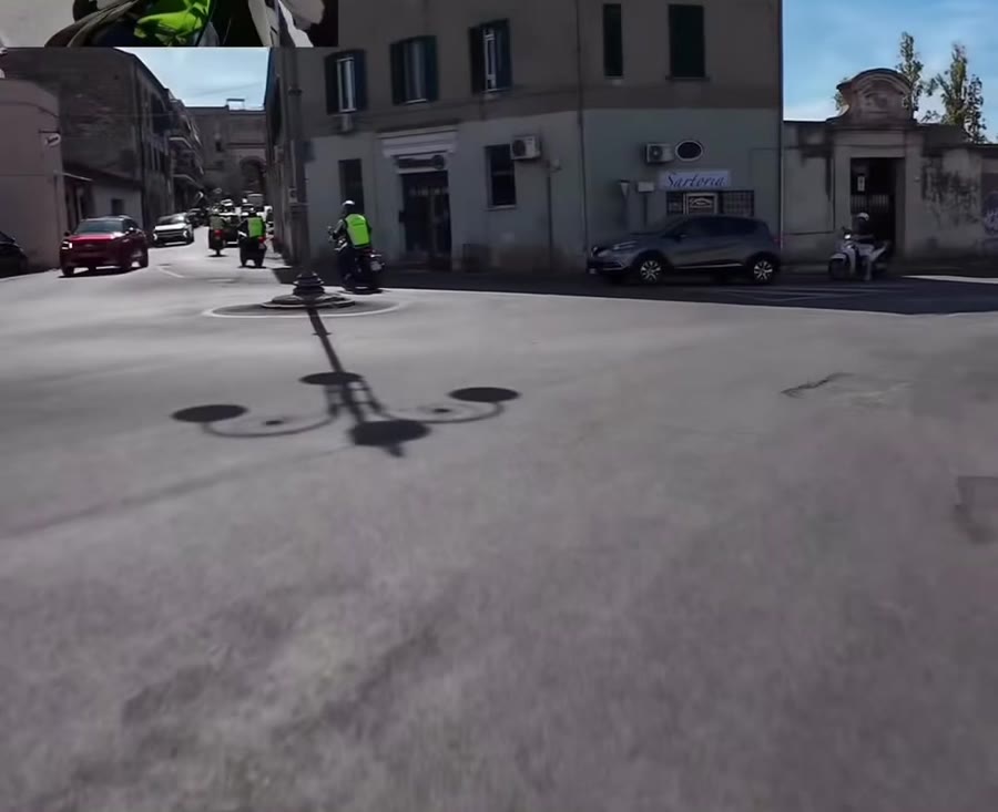 In città dovrebbe essere a casa sua. Con questa sella e queste sospensioni, mica tanto.