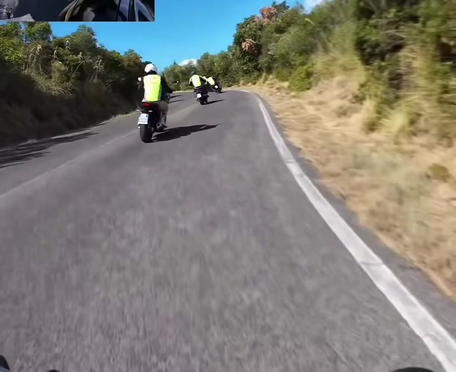 Dove il telaio rigido ripaga: in curva.